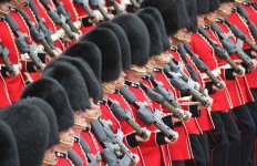 800px-Soldiers_Trooping_the_Colour,_16th_June_2007