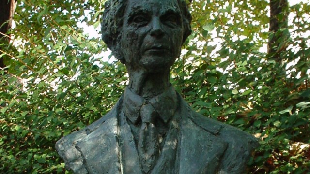 Bertrand_Russell1